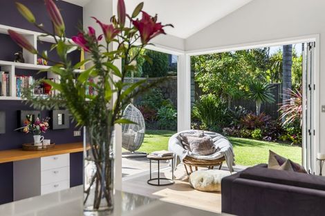 Photo of property in 8 Tree Fern Trail, Campbells Bay, Auckland, 0630