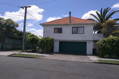 Photo of property in 6 Beaubank Road, Kelston, Auckland, 0602