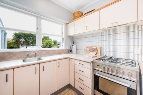 Photo of property in 10 Nairn Crescent, Awapuni, Palmerston North, 4412