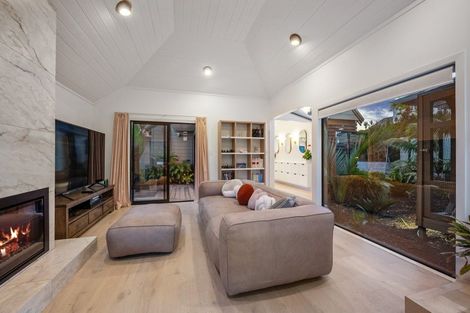 Photo of property in 9 Quebec Road, Milford, Auckland, 0620