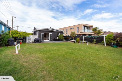 Photo of property in 154 Marine Parade, New Brighton, Christchurch, 8083