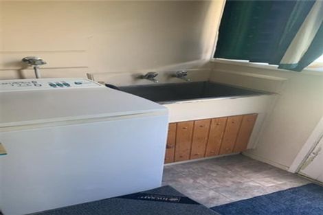 Photo of property in 28 Pukeroa Place, Papakura, 2110