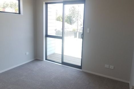 Photo of property in 2/30 West Coast Road, Glen Eden, Auckland, 0602
