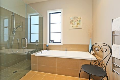 Photo of property in 114 Kent Terrace, Taradale, Napier, 4112