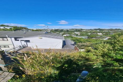 Photo of property in 2/29 Cheltenham Terrace, Newlands, Wellington, 6037