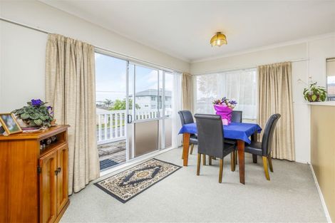 Photo of property in 2/1 West Street, Papakura, 2110