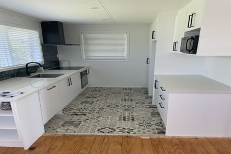 Photo of property in 25 Rishworth Avenue, Stanmore Bay, Whangaparaoa, 0932