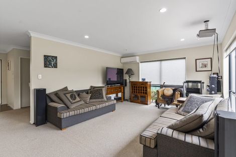 Photo of property in 28 Ina Ville Drive, Pukekohe, 2120