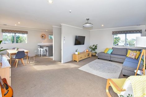 Photo of property in 9a Crispe Road, Clarks Beach, 2122