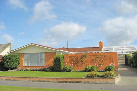 Photo of property in 32 Guinness Crescent, Ilam, Christchurch, 8041