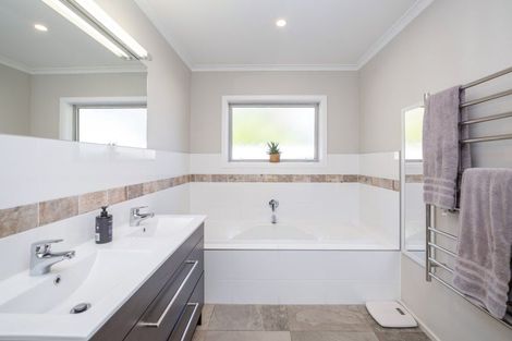 Photo of property in 162 East Street, Greytown, 5712