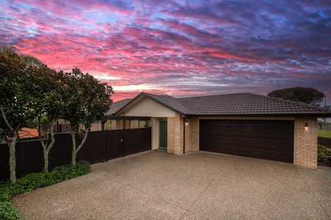 Photo of property in 32 Rush Creek Drive, Westgate, Auckland, 0614