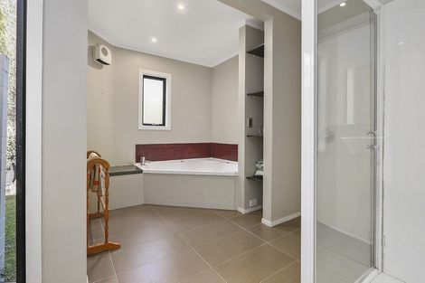 Photo of property in 37 Korotaha Terrace, Rothesay Bay, Auckland, 0630