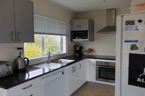 Photo of property in 33 Guadeloupe Crescent, Grenada Village, Wellington, 6037