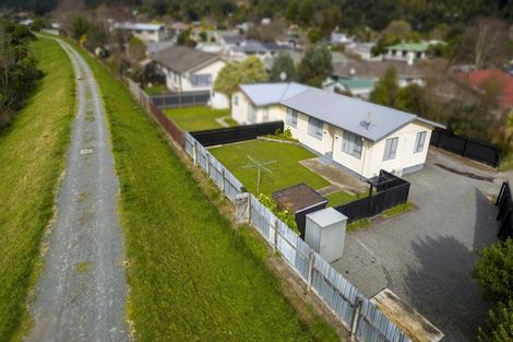 Photo of property in 11b Gemstone Drive, Birchville, Upper Hutt, 5018