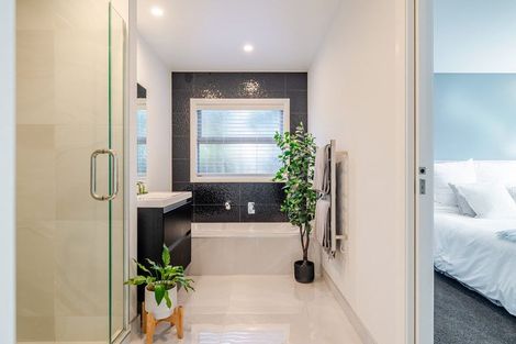 Photo of property in 2a Alton Place, Hokowhitu, Palmerston North, 4410