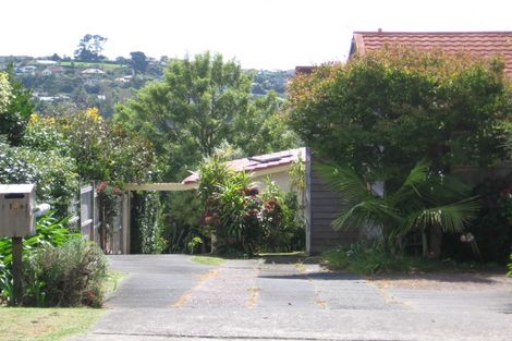 Photo of property in 1/10 Hyde Road, Rothesay Bay, Auckland, 0630