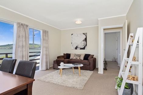 Photo of property in 9 Chetwode Grove, Newlands, Wellington, 6037