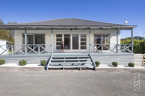 Photo of property in 231 Waitakere Road, Taupaki, Henderson, 0782