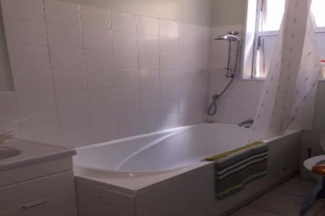 Photo of property in Devonport Apartments, 43/127 Saint Aubyn Street, New Plymouth, 4310