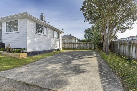 Photo of property in 35 Beauzami Crescent, Ascot Park, Porirua, 5024