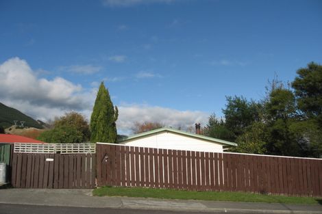 Photo of property in 5 Hookway Grove, Paraparaumu, 5032