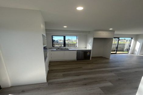 Photo of property in 13c Edinburgh Avenue, Rosehill, Papakura, 2113