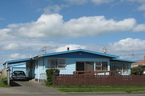 Photo of property in 27 Cross Street, Castlecliff, Whanganui, 4501