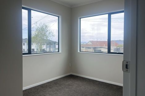 Photo of property in 83b Hutchinsons Road, Bucklands Beach, Auckland, 2014