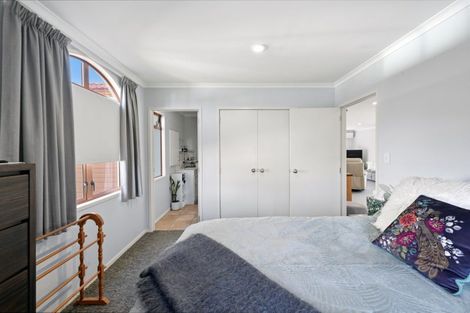 Photo of property in Cotswold Court, 1/8 Cheyne Road, Pyes Pa, Tauranga, 3112