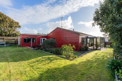 Photo of property in 34 Norfolk Crescent, Otaki Beach, Otaki, 5512