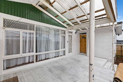 Photo of property in 57 Golf Road, New Lynn, Auckland, 0600