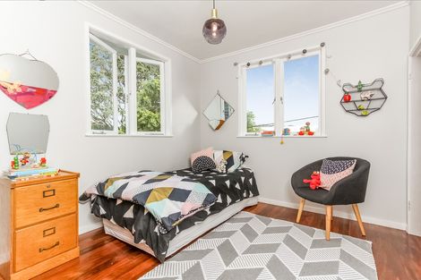 Photo of property in 1/14 Norman Road, Titirangi, Auckland, 0604