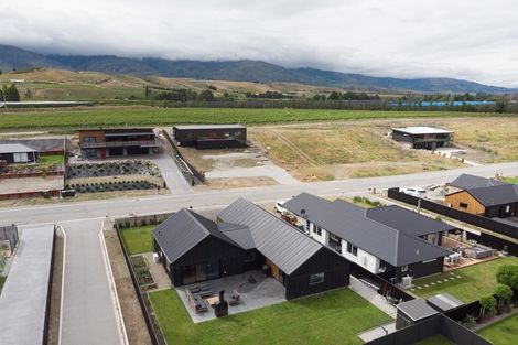 Photo of property in 44 Stratford Drive, Mount Pisa, Cromwell, 9383