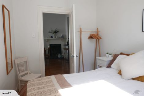 Photo of property in 22 Sugarloaf Road, Brooklyn, Wellington, 6021