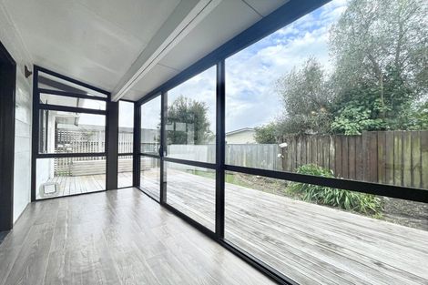 Photo of property in 1/17 Orchid Place, Te Atatu South, Auckland, 0610