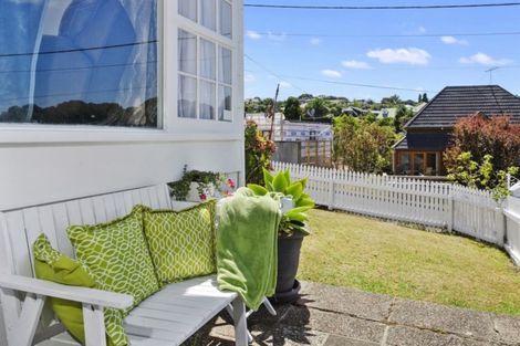 Photo of property in 1/1 Gray Crescent, Torbay, Auckland, 0630