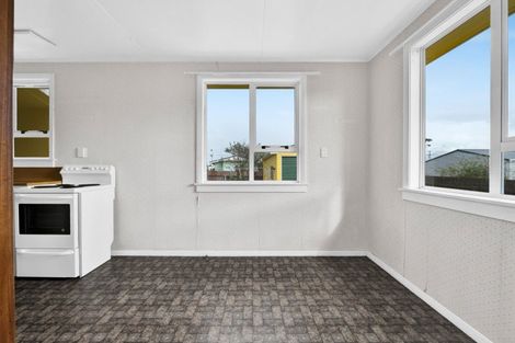 Photo of property in 9 Bone Crescent, Hawera, 4610