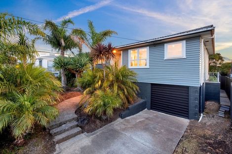 Photo of property in 12 Chilcott Road, Henderson, Auckland, 0612