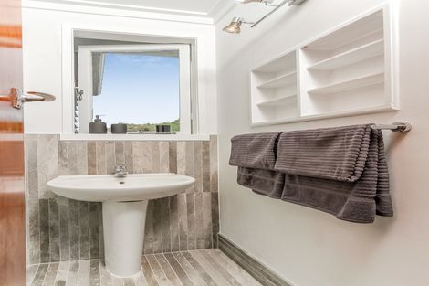 Photo of property in 1/14 Norman Road, Titirangi, Auckland, 0604