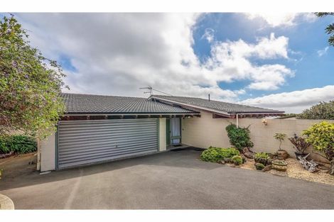 Photo of property in 76 Cannon Hill Crescent, Mount Pleasant, Christchurch, 8081