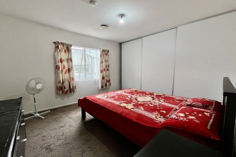 Photo of property in 1/95 Hobsonville Road, West Harbour, Auckland, 0618