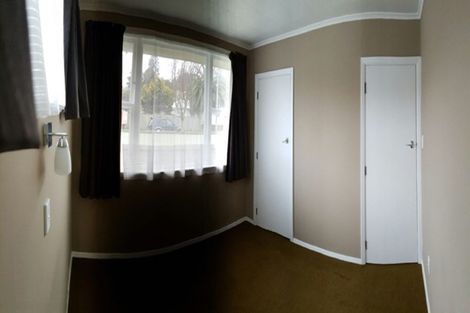 Photo of property in 1/6 Moeraki Road, Maoribank, Upper Hutt, 5018