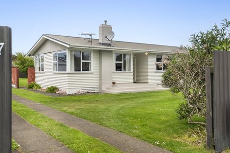 Photo of property in 17 Grey Street, Normanby, Hawera, 4614