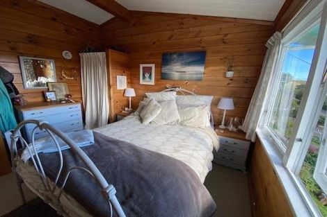 Photo of property in 21 Bayview Road, Paremata, Porirua, 5024