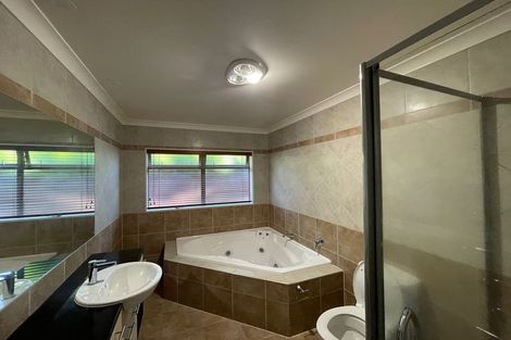 Photo of property in 9 Elwyn Close, Flat Bush, Auckland, 2016