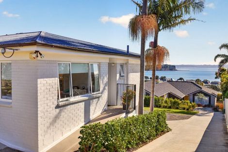 Photo of property in 954 Whangaparaoa Road, Manly, Whangaparaoa, 0930
