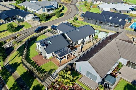 Photo of property in 2 Roseberry Place, Whitianga, 3510