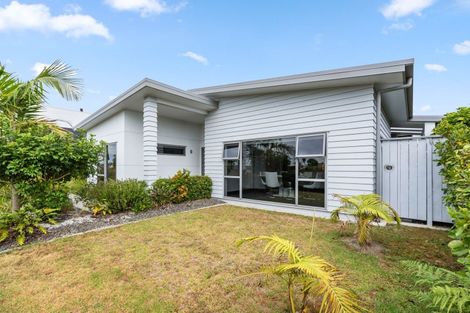Photo of property in 22 Stace Hopper Drive, One Tree Point, 0118
