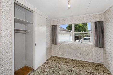 Photo of property in 121 Vodanovich Road, Te Atatu South, Auckland, 0610